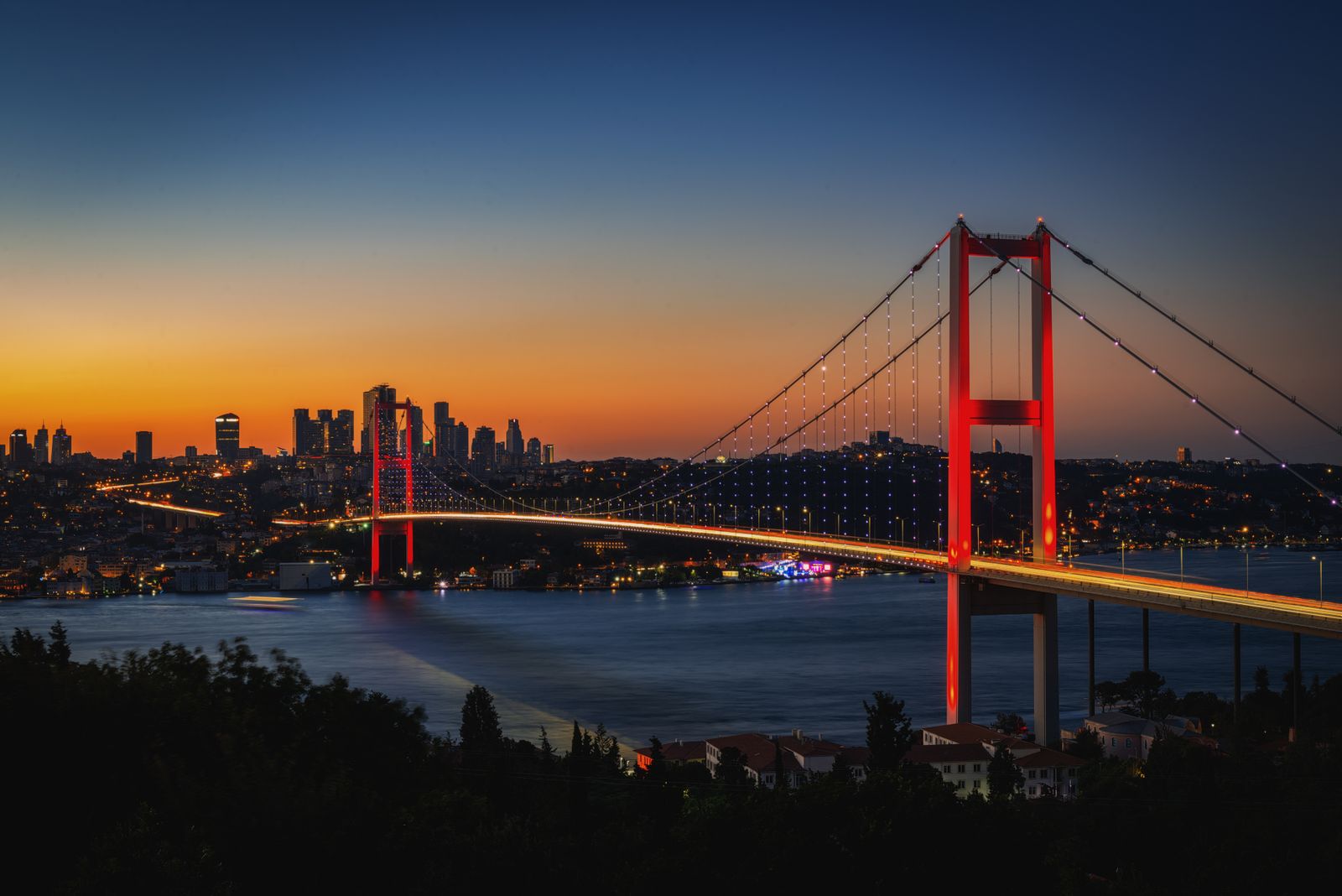 Photo: Yavuz Pancareken / Pexels The Bosphorus Bridge in Istanbul at sunset